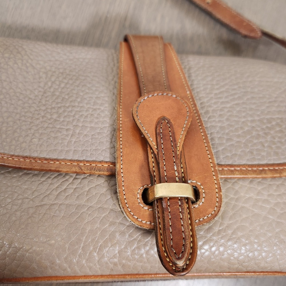 Vintage Dooney & Bourke All-Weather Leather Taupe Tan Crossbody Bag Purse Charm - Picture 12 of 16
